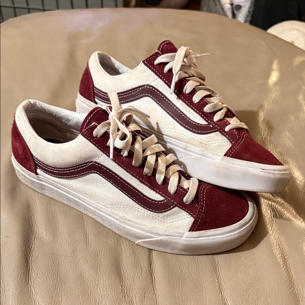 Vans Style 36 Classic Sport shoes in Port Royale and True White.